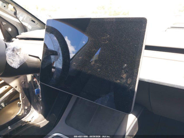 2022 Tesla Model Y Long Range Dual Motor All-wheel Drive მანქანა იყიდება აუქციონზე, vin: 7SAYGDEE6NF324155, აუქციონის ნომერი: 45211906