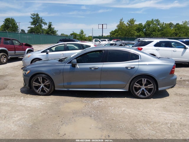 2021 Volvo S60 Recharge Plug-in Hybrid T8 Inscription მანქანა იყიდება აუქციონზე, vin: 7JRBR0FL5MG123517, აუქციონის ნომერი: 45212049