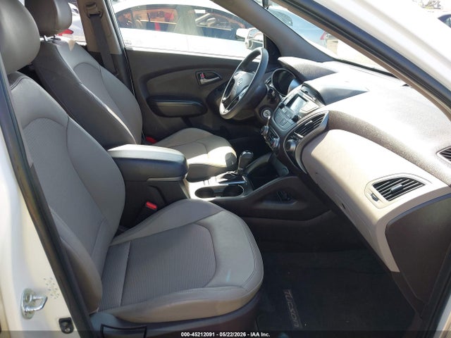 KM8JT3AF5FU008270 Hyundai TUCSON GLS