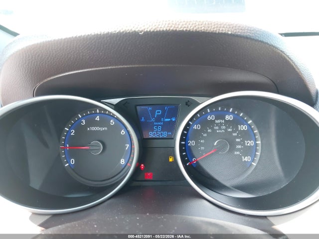 KM8JT3AF5FU008270 Hyundai TUCSON GLS