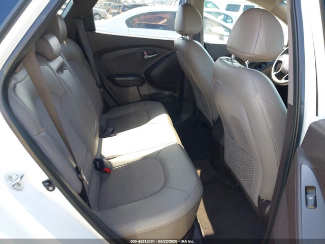 KM8JT3AF5FU008270 Hyundai TUCSON GLS