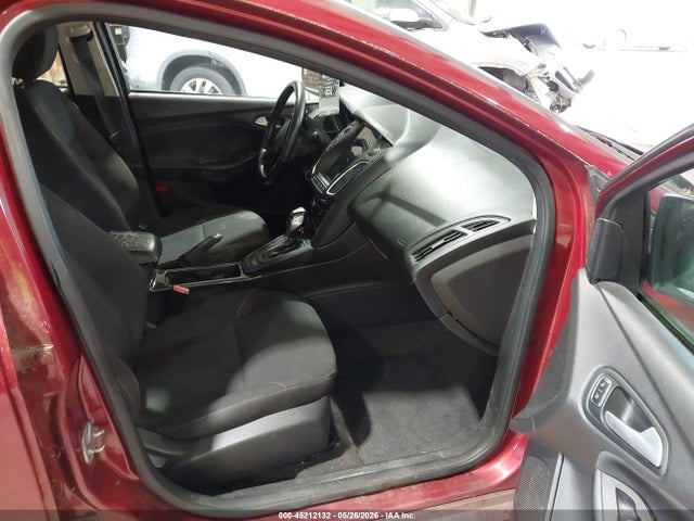 45212132 :رقم المزاد ، 1FADP3K24FL378185 vin ، 2015 Ford Focus Se مزاد بيع