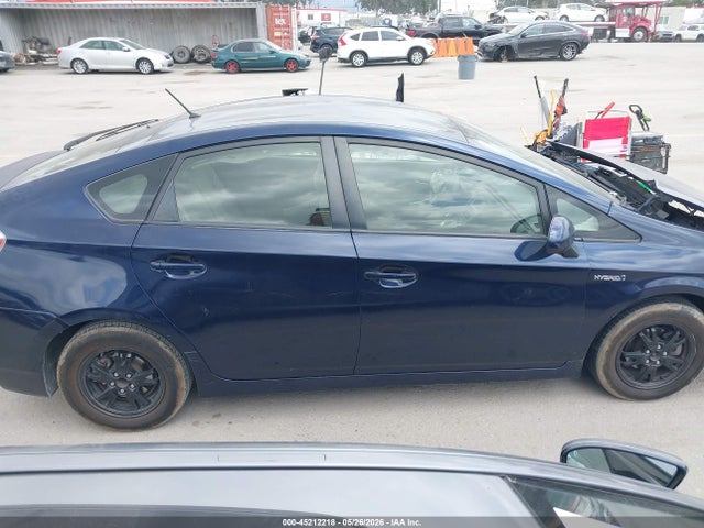 Toyota Prius Two 2015 JTDKN3DU3F2003111 Image 13