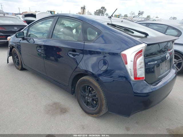 Toyota Prius Two 2015 JTDKN3DU3F2003111 Image 3