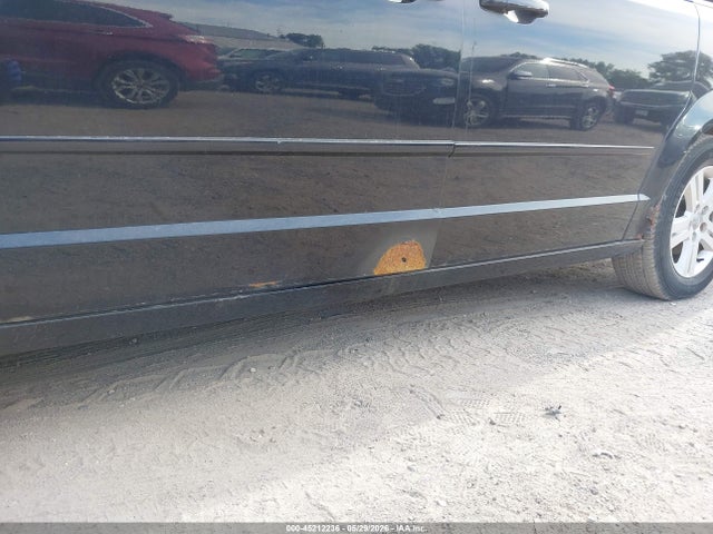 45212236 :رقم المزاد ، 2D4RN5DG0BR683049 vin ، 2011 Dodge Grand Caravan Crew مزاد بيع