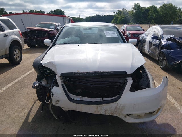 Chrysler 200 Touring 2014 1C3CCBBG6EN192257 Image 13