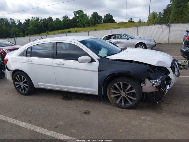Chrysler 200 Touring 2014 1C3CCBBG6EN192257 Image 14
