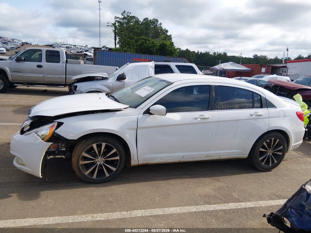 Chrysler 200 Touring 2014 1C3CCBBG6EN192257 Image 15