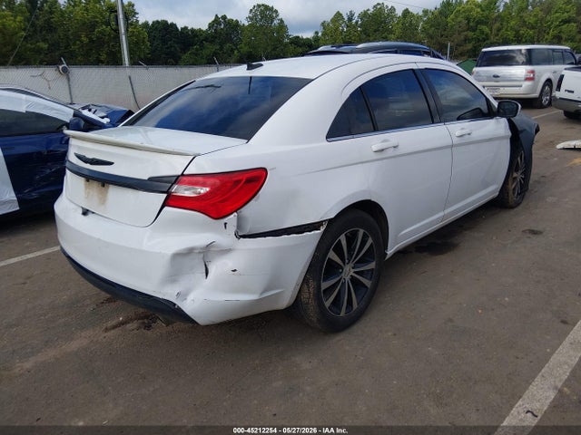 Chrysler 200 Touring 2014 1C3CCBBG6EN192257 Image 4