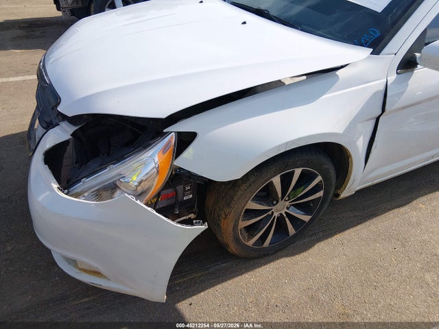 Chrysler 200 Touring 2014 1C3CCBBG6EN192257 Image 6