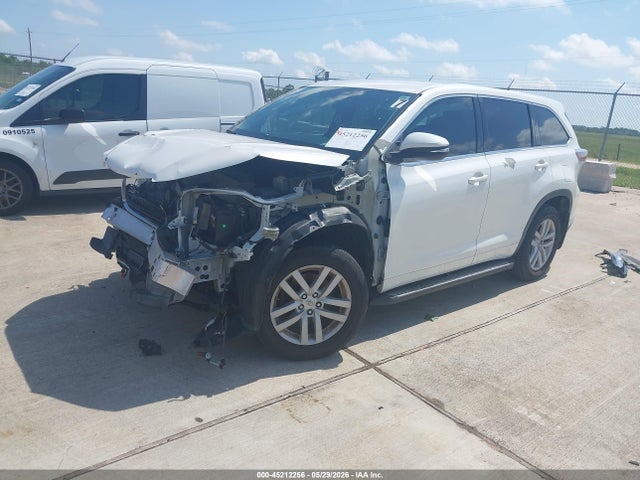 Toyota Highlander Le 2015 5TDZARFH0FS014394 Image 2