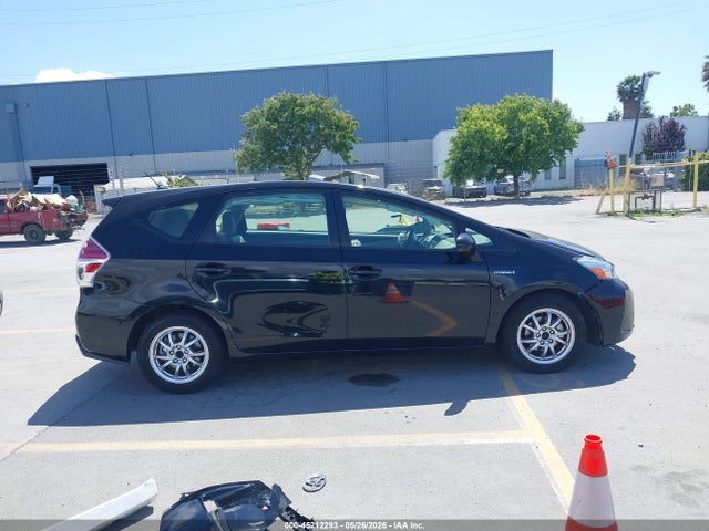 JTDZN3EU3HJ060608 Toyota Prius V Four