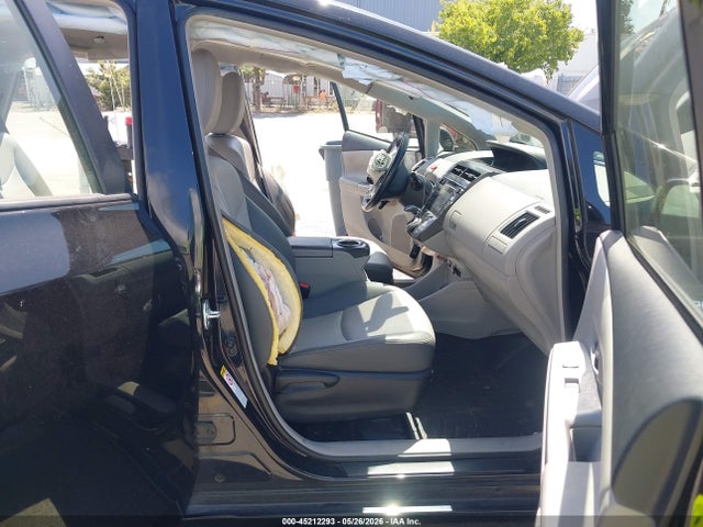 JTDZN3EU3HJ060608 Toyota Prius V Four