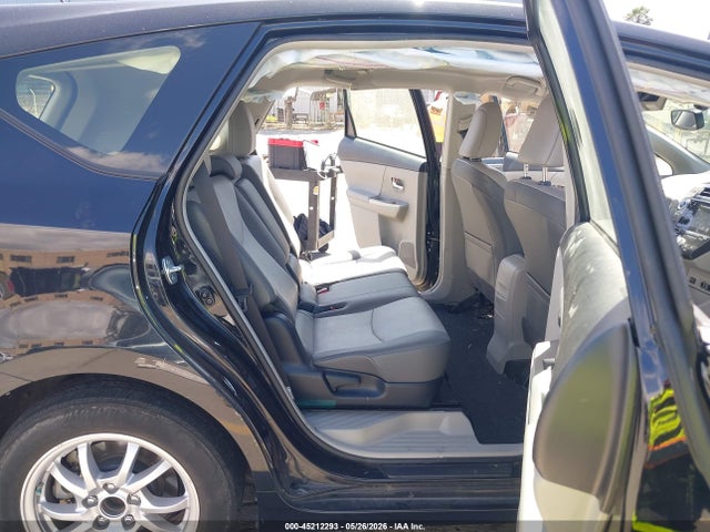 JTDZN3EU3HJ060608 Toyota Prius V Four