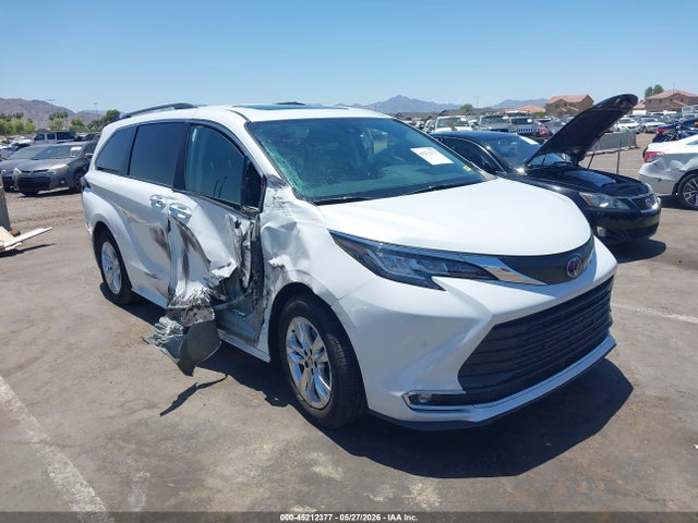 Toyota SIENNA XLE 2023 5TDJRKEC7PS158528 главное изображение