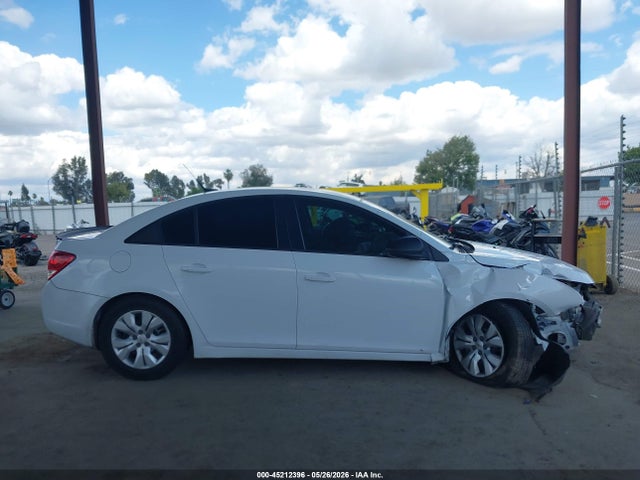 1G1PA5SG5E7371701 Chevrolet Cruze Ls Auto