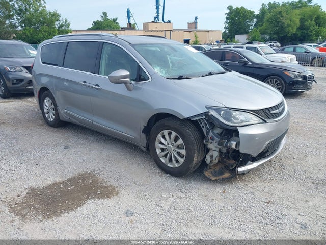 45212428 :رقم المزاد ، 2C4RC1BG1JR112196 vin ، 2018 Chrysler Pacifica Touring L مزاد بيع