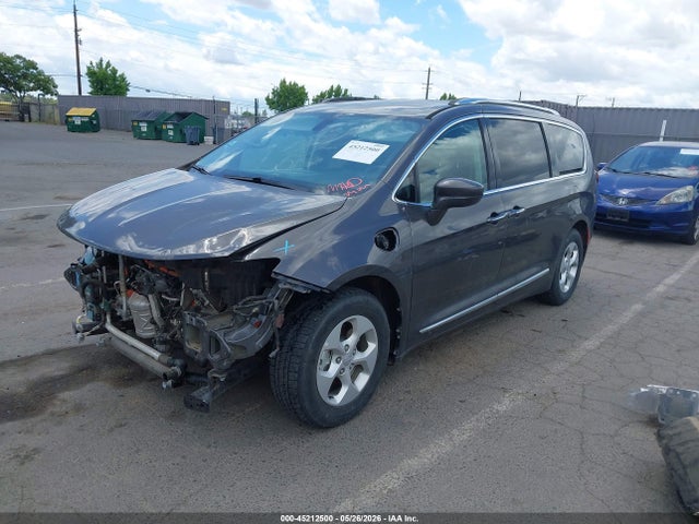 Chrysler Pacifica Hybrid Touring L 2018 2C4RC1L79JR236831 Image 2