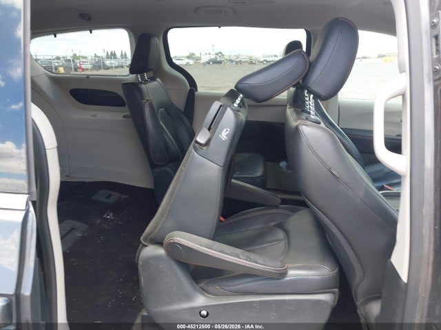Chrysler Pacifica Hybrid Touring L 2018 2C4RC1L79JR236831 Image 8