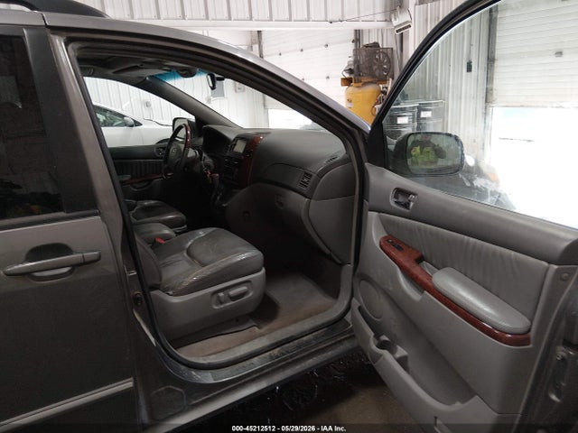 45212512 :رقم المزاد ، 5TDBA22C25S041937 vin ، 2005 Toyota Sienna Xle Limited مزاد بيع