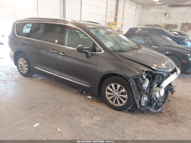 2018 Chrysler Pacifica Touring L Plus მანქანა იყიდება აუქციონზე, vin: 2C4RC1EG8JR130531, აუქციონის ნომერი: 45212520