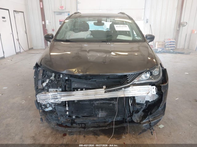 2018 Chrysler Pacifica Touring L Plus მანქანა იყიდება აუქციონზე, vin: 2C4RC1EG8JR130531, აუქციონის ნომერი: 45212520