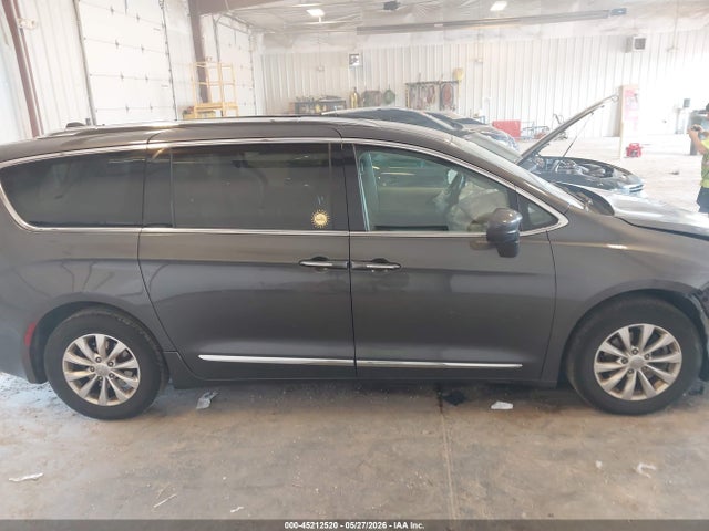 2018 Chrysler Pacifica Touring L Plus მანქანა იყიდება აუქციონზე, vin: 2C4RC1EG8JR130531, აუქციონის ნომერი: 45212520