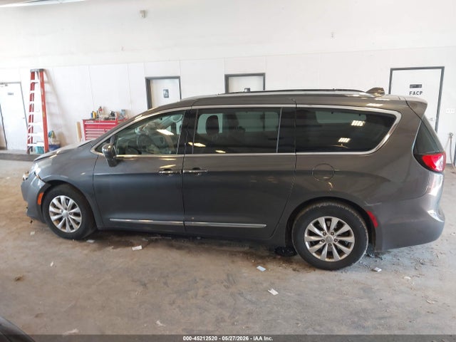 2018 Chrysler Pacifica Touring L Plus მანქანა იყიდება აუქციონზე, vin: 2C4RC1EG8JR130531, აუქციონის ნომერი: 45212520