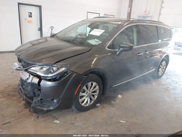 2018 Chrysler Pacifica Touring L Plus მანქანა იყიდება აუქციონზე, vin: 2C4RC1EG8JR130531, აუქციონის ნომერი: 45212520