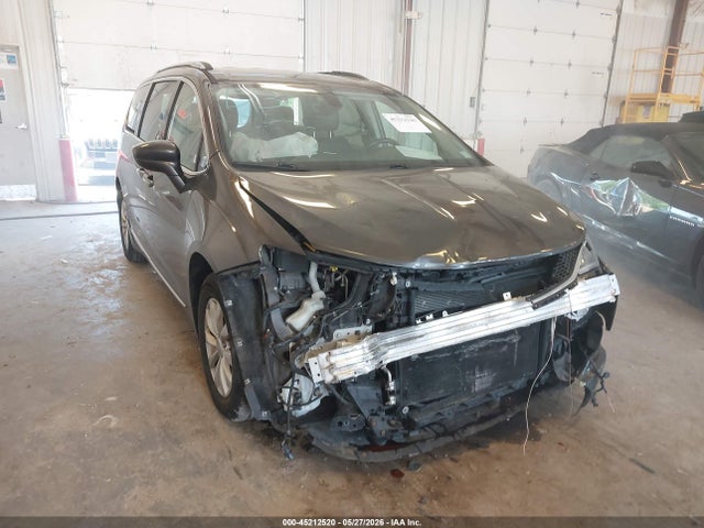 2018 Chrysler Pacifica Touring L Plus მანქანა იყიდება აუქციონზე, vin: 2C4RC1EG8JR130531, აუქციონის ნომერი: 45212520