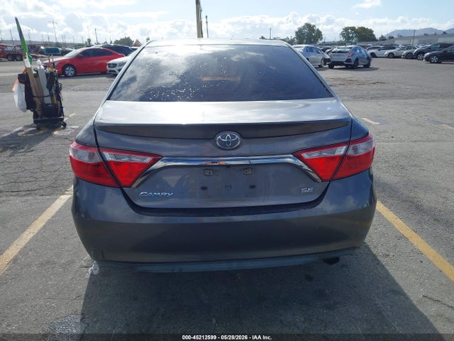 45212599 :رقم المزاد ، 4T1BF1FK8HU439811 vin ، 2017 Toyota Camry Se مزاد بيع