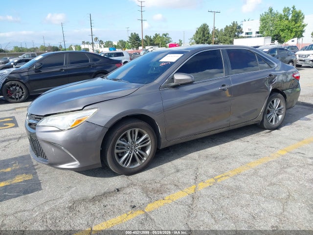 45212599 :رقم المزاد ، 4T1BF1FK8HU439811 vin ، 2017 Toyota Camry Se مزاد بيع