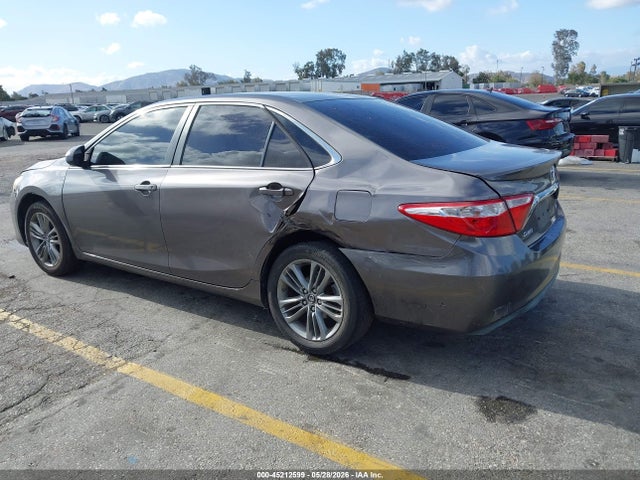 45212599 :رقم المزاد ، 4T1BF1FK8HU439811 vin ، 2017 Toyota Camry Se مزاد بيع