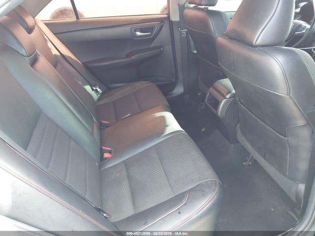 45212599 :رقم المزاد ، 4T1BF1FK8HU439811 vin ، 2017 Toyota Camry Se مزاد بيع