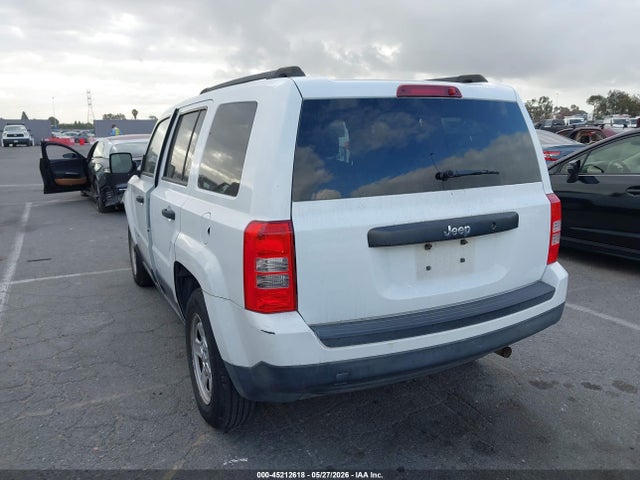 1C4NJPBAXFD438379 Jeep Patriot Sport