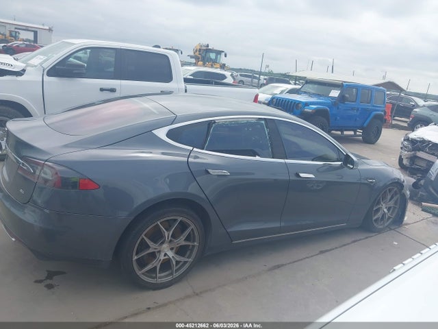 45212662 :رقم المزاد ، 5YJSA1H12EFP42417 vin ، 2014 Tesla Model S P85 مزاد بيع