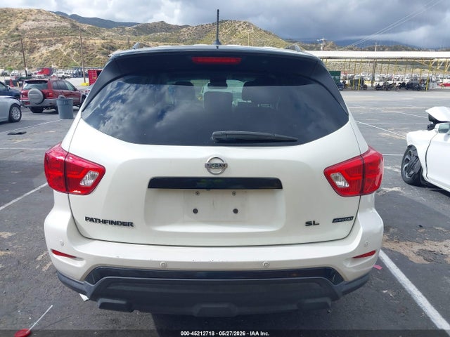 5N1DR2MN1JC673853 Nissan Pathfinder Sl