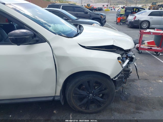 5N1DR2MN1JC673853 Nissan Pathfinder Sl