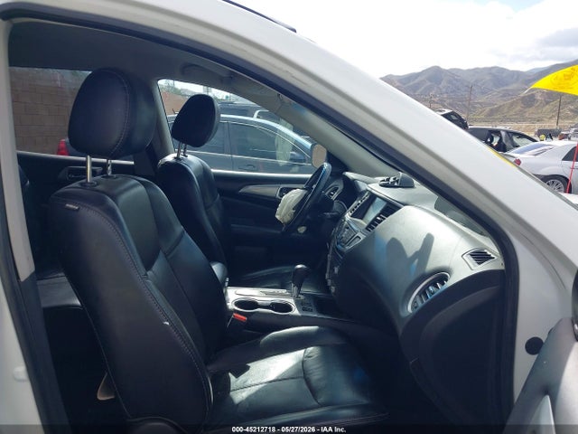 5N1DR2MN1JC673853 Nissan Pathfinder Sl