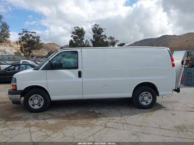 45212876 :رقم المزاد ، 1GCWGAFF5H1109860 vin ، 2017 Chevrolet Express 2500 Work Van مزاد بيع