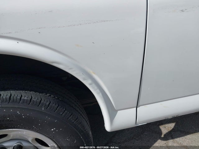 45212876 :رقم المزاد ، 1GCWGAFF5H1109860 vin ، 2017 Chevrolet Express 2500 Work Van مزاد بيع
