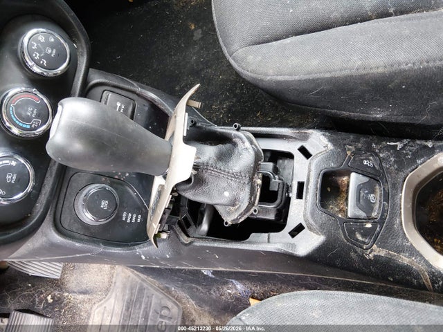 2015 Jeep Renegade Latitude მანქანა იყიდება აუქციონზე, vin: ZACCJBBT9FPB32531, აუქციონის ნომერი: 45213230
