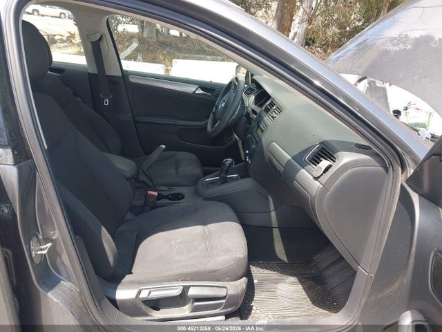 3VWD17AJXFM260519 Volkswagen Jetta 1.8t Se