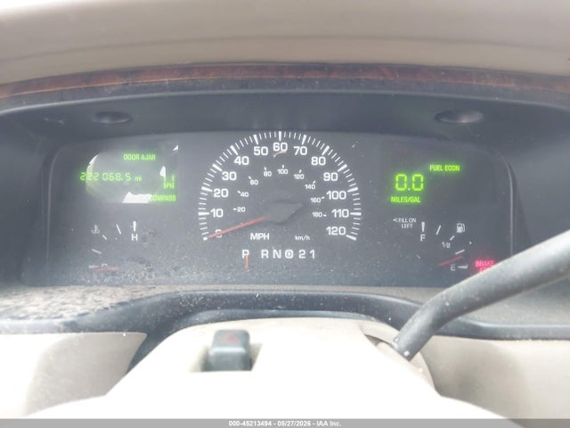 45213494 :رقم المزاد ، 1LNHM82W8YY923617 vin ، 2000 Lincoln Town Car Signature مزاد بيع