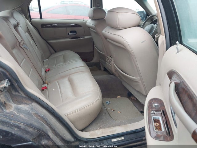 45213494 :رقم المزاد ، 1LNHM82W8YY923617 vin ، 2000 Lincoln Town Car Signature مزاد بيع