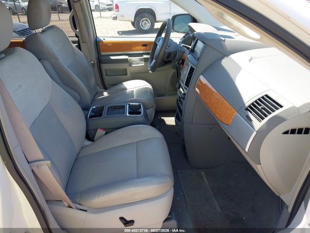 2010 Chrysler Town & Country Limited მანქანა იყიდება აუქციონზე, vin: 2A4RR6DXXAR198840, აუქციონის ნომერი: 45213736