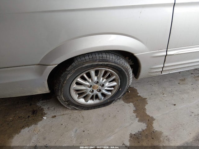 2001 Chrysler Town & Country Limited მანქანა იყიდება აუქციონზე, vin: 2C8GP64L91R204044, აუქციონის ნომერი: 45213841