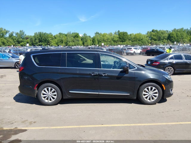 2017 Chrysler Pacifica Touring-l მანქანა იყიდება აუქციონზე, vin: 2C4RC1BGXHR598324, აუქციონის ნომერი: 45213887