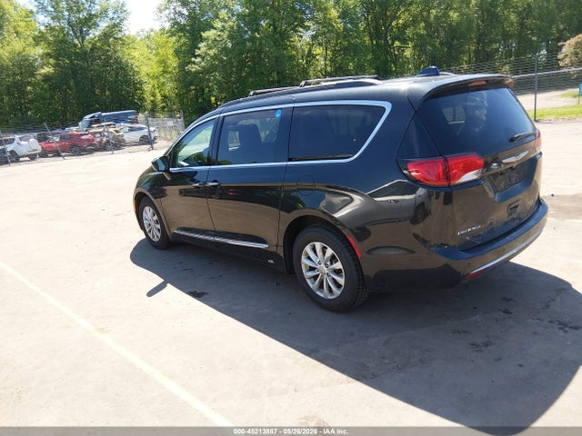 2017 Chrysler Pacifica Touring-l მანქანა იყიდება აუქციონზე, vin: 2C4RC1BGXHR598324, აუქციონის ნომერი: 45213887