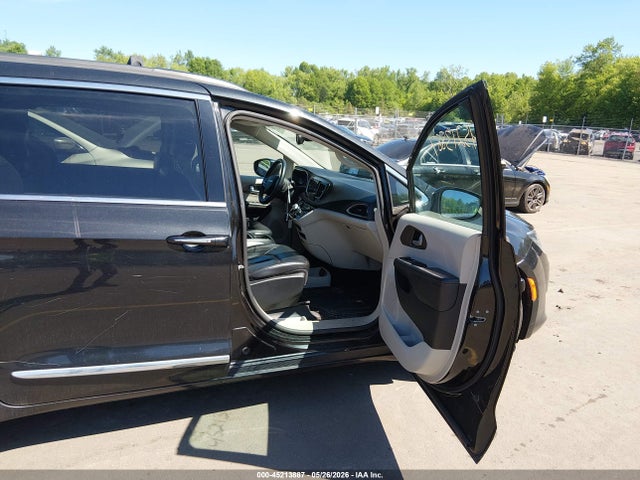2017 Chrysler Pacifica Touring-l მანქანა იყიდება აუქციონზე, vin: 2C4RC1BGXHR598324, აუქციონის ნომერი: 45213887